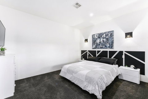 KENNEDY EXECUTIVE TOWNHOUSE - Accommodation Kalgoorlie 2