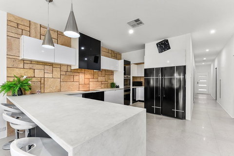 KENNEDY EXECUTIVE TOWNHOUSE - Accommodation Kalgoorlie 12