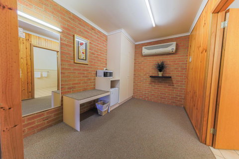 Country Roads Motor Inn Naracoorte - Accommodation Kalgoorlie 5
