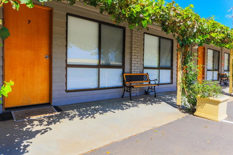 Country Roads Motor Inn Naracoorte - Accommodation Kalgoorlie 24