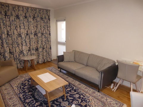 ADELAIDE CENTRAL APARTMENT - 3BR, 2BATH & CARPARK - Accommodation Kalgoorlie 3