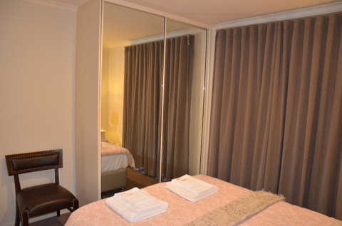 ADELAIDE CENTRAL APARTMENT - 3BR, 2BATH & CARPARK - Accommodation Kalgoorlie 12