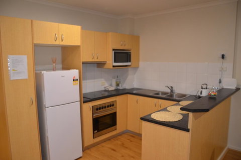 ADELAIDE CENTRAL APARTMENT - 3BR, 2BATH & CARPARK - Accommodation Kalgoorlie 6