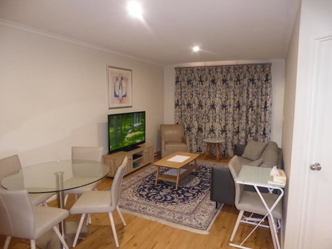 ADELAIDE CENTRAL APARTMENT - 3BR, 2BATH & CARPARK - Accommodation Kalgoorlie 2