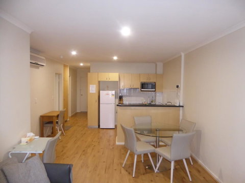 ADELAIDE CENTRAL APARTMENT - 3BR, 2BATH & CARPARK - Accommodation Kalgoorlie 8