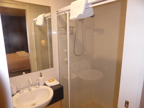 ADELAIDE CENTRAL APARTMENT - 3BR, 2BATH & CARPARK - Accommodation Kalgoorlie 14