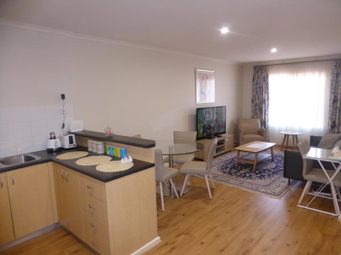 ADELAIDE CENTRAL APARTMENT - 3BR, 2BATH & CARPARK - Accommodation Kalgoorlie 7