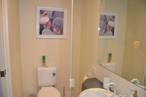 ADELAIDE CENTRAL APARTMENT - 3BR, 2BATH & CARPARK - Accommodation Kalgoorlie 13
