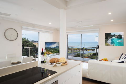 Stylish 3 Bedroom Beachview Apartment - Accommodation Kalgoorlie 5