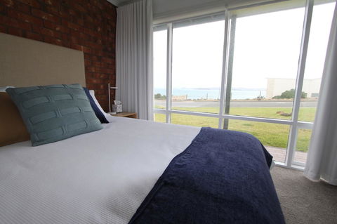 Southern Sands\' Beachfront Apartment - Accommodation Kalgoorlie 12
