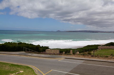 Southern Sands\' Beachfront Apartment - Accommodation Kalgoorlie 0