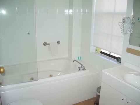 Aviators Lodge - Accommodation Kalgoorlie 4