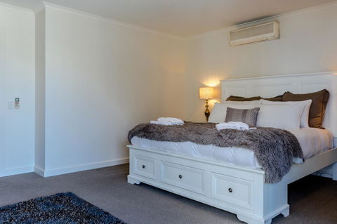 Lights Landing Penthouse - Accommodation Kalgoorlie 12