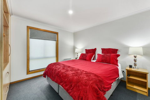 City Four Apartment - Accommodation Kalgoorlie 3