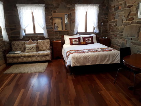 1860 Wine Country Cottages - Accommodation Kalgoorlie 1