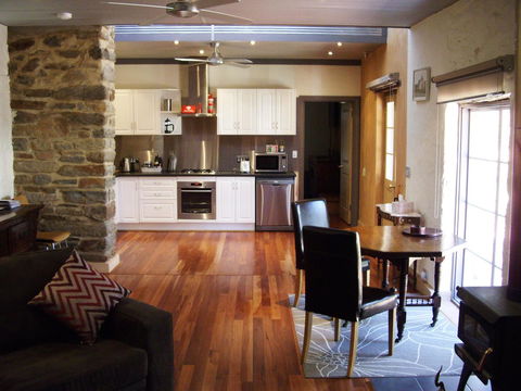 1860 Wine Country Cottages - Accommodation Kalgoorlie 2