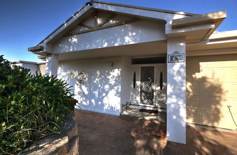 The Whitehouse - Accommodation Kalgoorlie 3