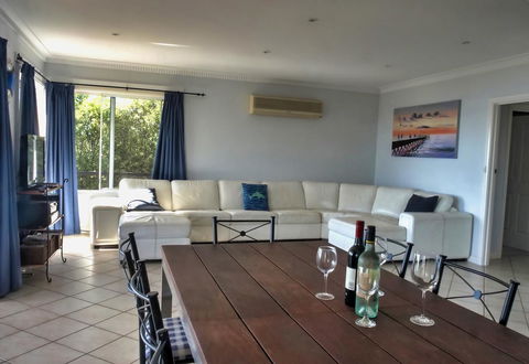 The Whitehouse - Accommodation Kalgoorlie 8
