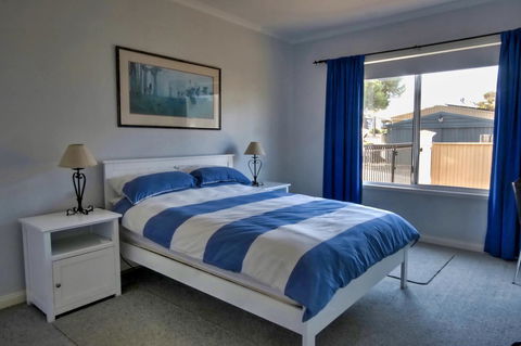 The Whitehouse - Accommodation Kalgoorlie 13
