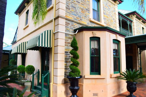 Grand Bluestone Mansion - Accommodation Kalgoorlie 25