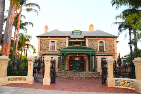 Grand Bluestone Mansion - Accommodation Kalgoorlie 26