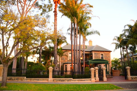 Grand Bluestone Mansion - Accommodation Kalgoorlie 0