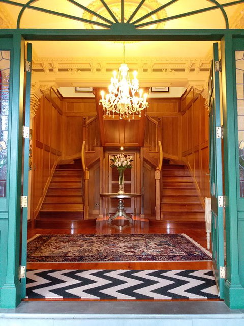 Grand Bluestone Mansion - Accommodation Kalgoorlie 2