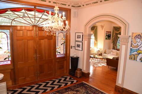 Grand Bluestone Mansion - Accommodation Kalgoorlie 3