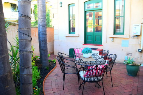 Grand Bluestone Mansion - Accommodation Kalgoorlie 16