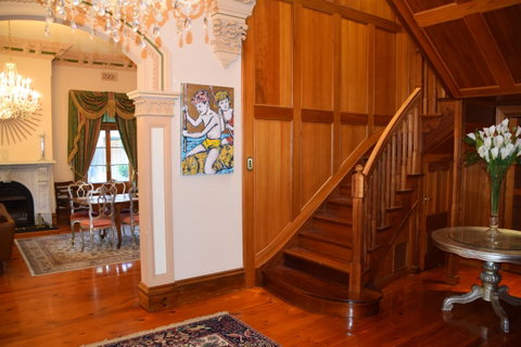 Grand Bluestone Mansion - Accommodation Kalgoorlie 12