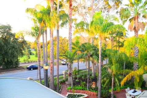Grand Bluestone Mansion - Accommodation Kalgoorlie 23