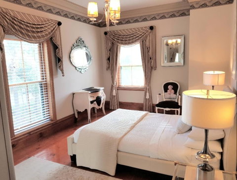 Grand Bluestone Mansion - Accommodation Kalgoorlie 14