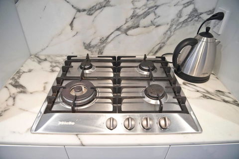 Luxury City Apt With Pool, Gym, Spa, Netflix - Accommodation Kalgoorlie 4