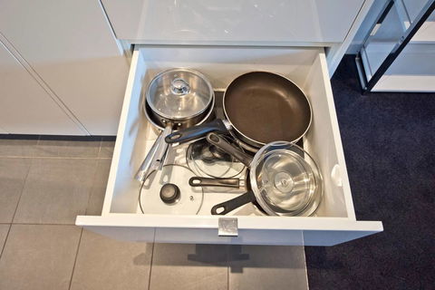 Luxury City Apt With Pool, Gym, Spa, Netflix - Accommodation Kalgoorlie 13