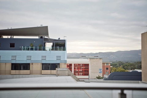 Luxury City Apt With Pool, Gym, Spa, Netflix - Accommodation Kalgoorlie 11