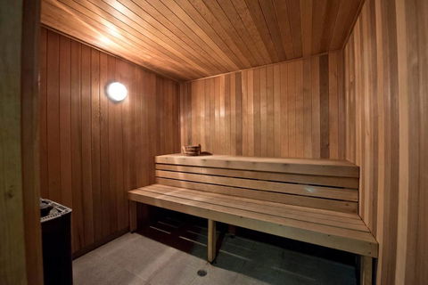 Luxury City Apt With Pool, Gym, Spa, Netflix - Accommodation Kalgoorlie 9