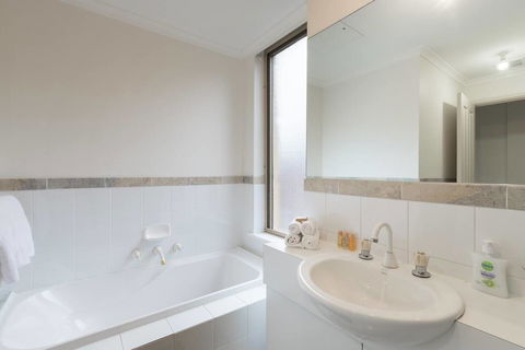 One Bedroom In Adelaideâ€™s East End FREE WIFI*Netflix*Parking - Accommodation Kalgoorlie 11
