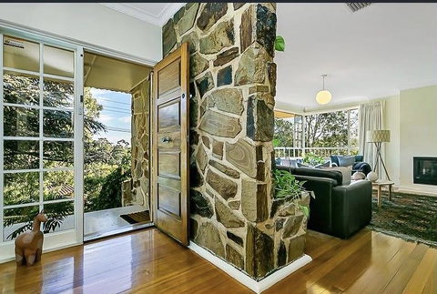 Stunning House With Beautiful Entertainment Area!! - Accommodation Kalgoorlie 0