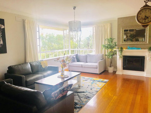 Stunning House With Beautiful Entertainment Area!! - Accommodation Kalgoorlie 1