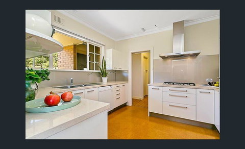 Stunning House With Beautiful Entertainment Area!! - Accommodation Kalgoorlie 9