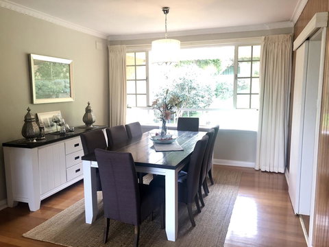 Stunning House With Beautiful Entertainment Area!! - Accommodation Kalgoorlie 6