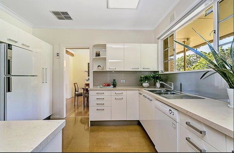 Stunning House With Beautiful Entertainment Area!! - Accommodation Kalgoorlie 10