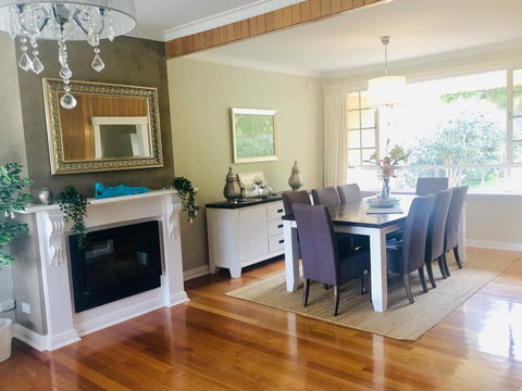 Stunning House With Beautiful Entertainment Area!! - Accommodation Kalgoorlie 4