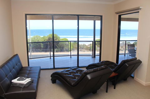 The Lighthouse - Beachfront Accommodation - Accommodation Kalgoorlie 5