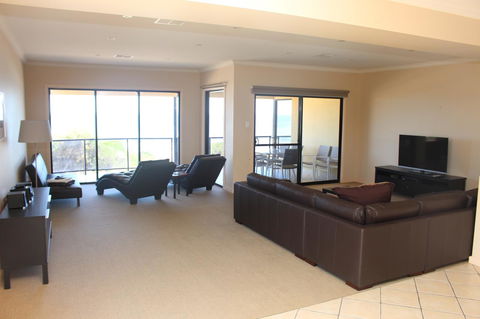 The Lighthouse - Beachfront Accommodation - Accommodation Kalgoorlie 2