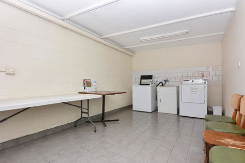 Motel Poinsettia - Accommodation Kalgoorlie 8