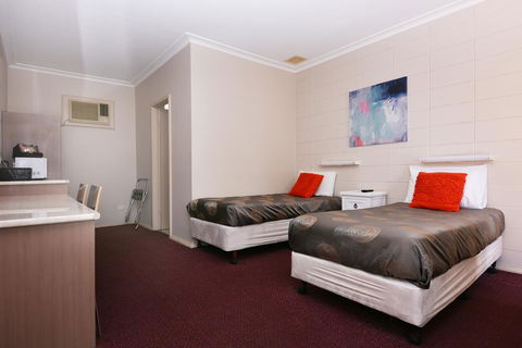 Motel Poinsettia - Accommodation Kalgoorlie 5