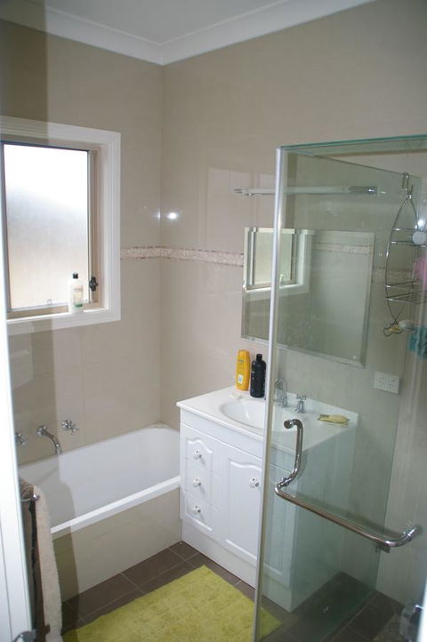 The Hakeas - Accommodation Kalgoorlie 3