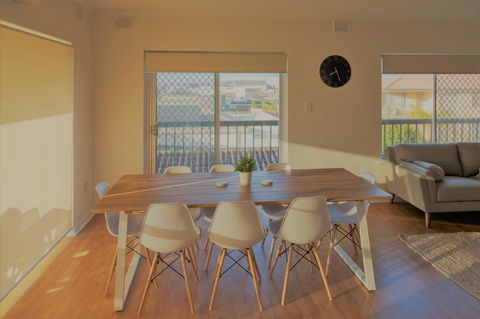 Henley Beach South, Amazing Views, Huge Private Balcony! - Accommodation Kalgoorlie 10