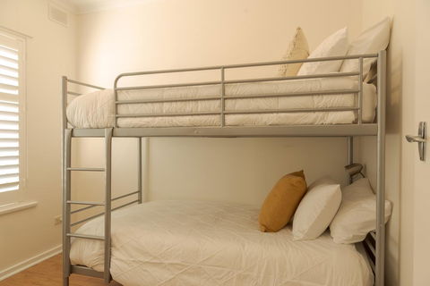 Henley Beach South, Amazing Views, Huge Private Balcony! - Accommodation Kalgoorlie 8